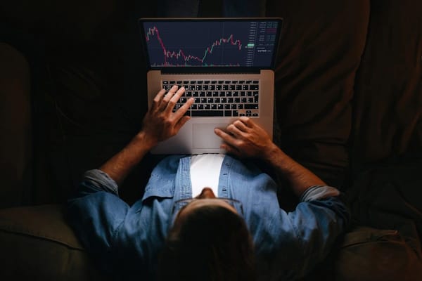 Giữ hay đóng lệnh?